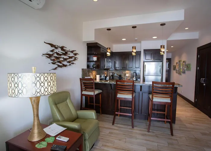360 Splendor 207B-Ocean View Condo-Breakfast Included!