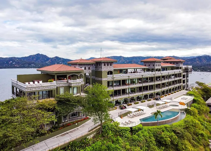 360 Splendor 405-Ocean View Condo-Breakfast Included!